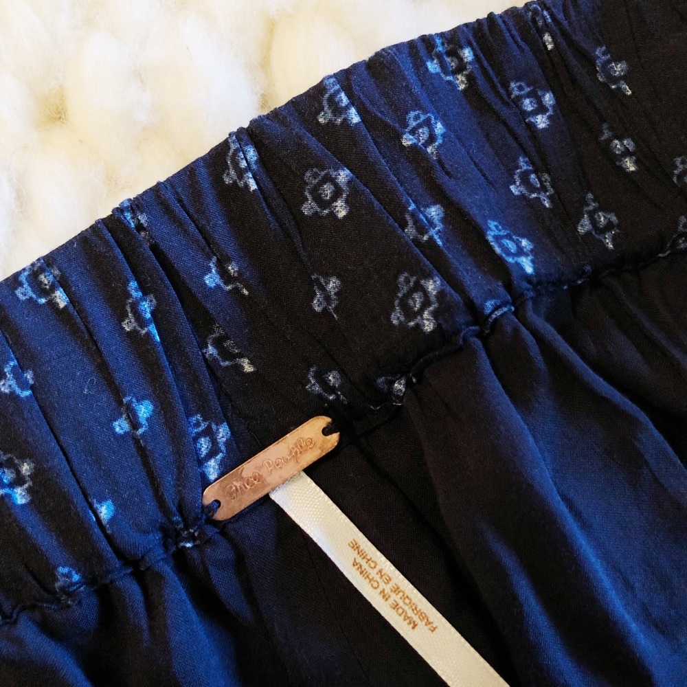 Free People Blue Pattern Fabric Shorts Pockets - Picture 6 of 7